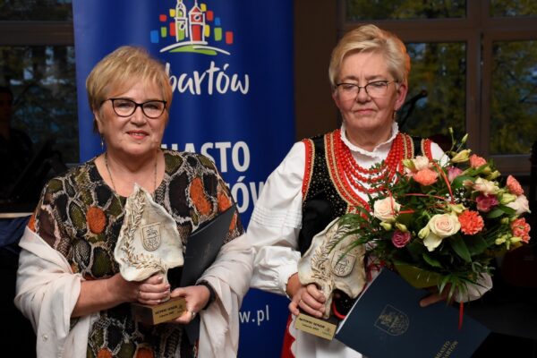 Miniaturka artykułu Seniorzy świętowali. Zofia Zdunek i Bożena Zdziobłowska uhonorowane odznaczeniem Aktywny Senior 2023