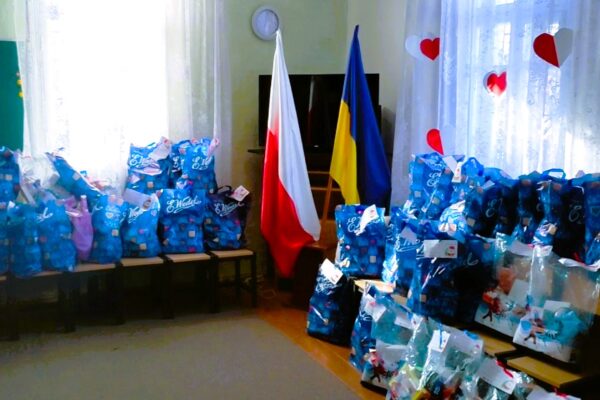 Miniaturka artykułu Paczki pełne dobra trafiły do 100 dzieci ze Związku Polaków na Ukrainie